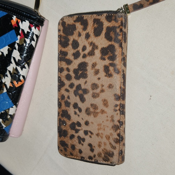 Wallets - Picture 3 of 13